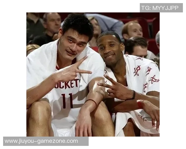 姚明与众多篮球巨星的精彩合影回顾与背后故事分享