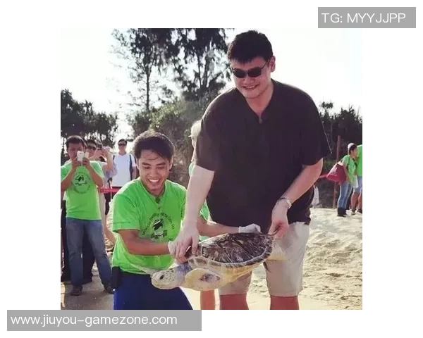 姚明跨界相声表演揭秘：从篮球巨星到幽默大师的精彩转变