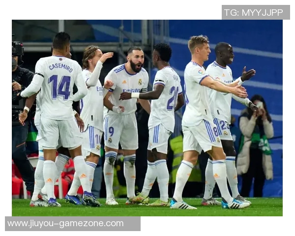 国王杯激战巴萨与曼联1-1平补时争议进球引发全场沸腾 国王杯激战巴萨与曼联1-1平补时争议进球引发全场沸腾