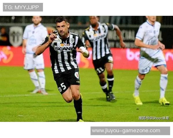 德甲激战:里昂逆转尤文图斯四比三神扑瞬间点燃全场激情 德甲激战:里昂逆转尤文图斯四比三神扑瞬间点燃全场激情