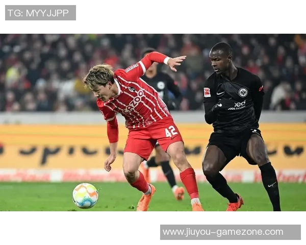 德甲精彩对决莱比锡完胜曼联战术解析与绝杀瞬间回顾 德甲精彩对决莱比锡完胜曼联战术解析与绝杀瞬间回顾