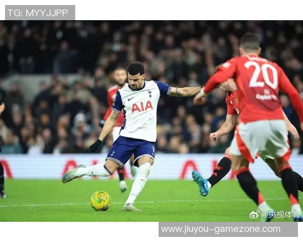 意甲激战莱比锡险胜曼联乌龙球引发争议判罚全场沸腾